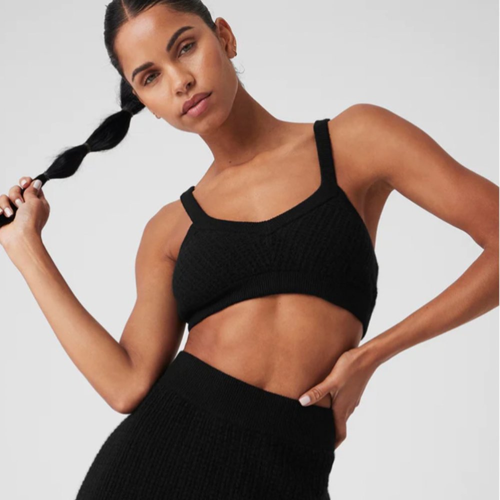 ALO YOGA CASHMERE PLUSH WAFFLE V-NECK BRA in black